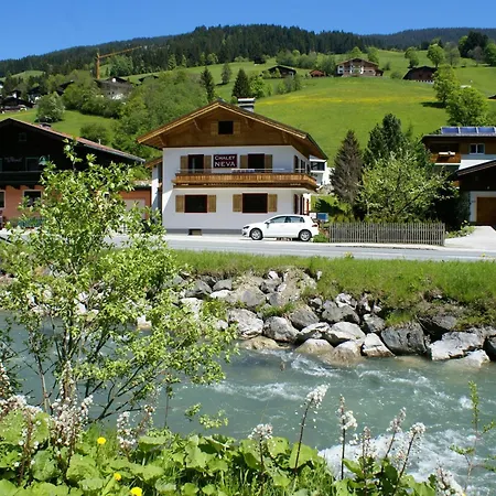 Neva S Saalbach-Hinterglemm