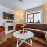 Neva S Saalbach-Hinterglemm