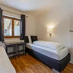 Neva S Saalbach-Hinterglemm