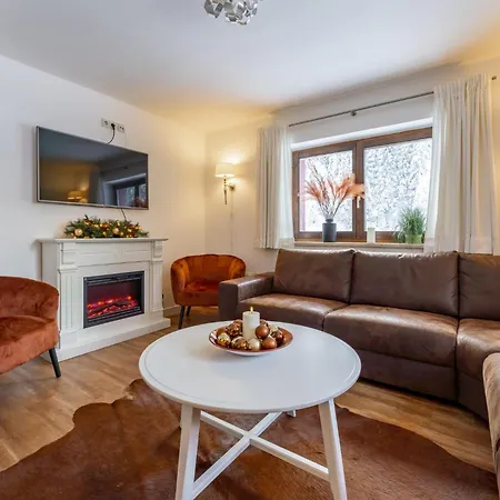 Neva S Saalbach-Hinterglemm