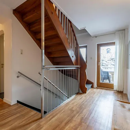 Neva S Saalbach-Hinterglemm